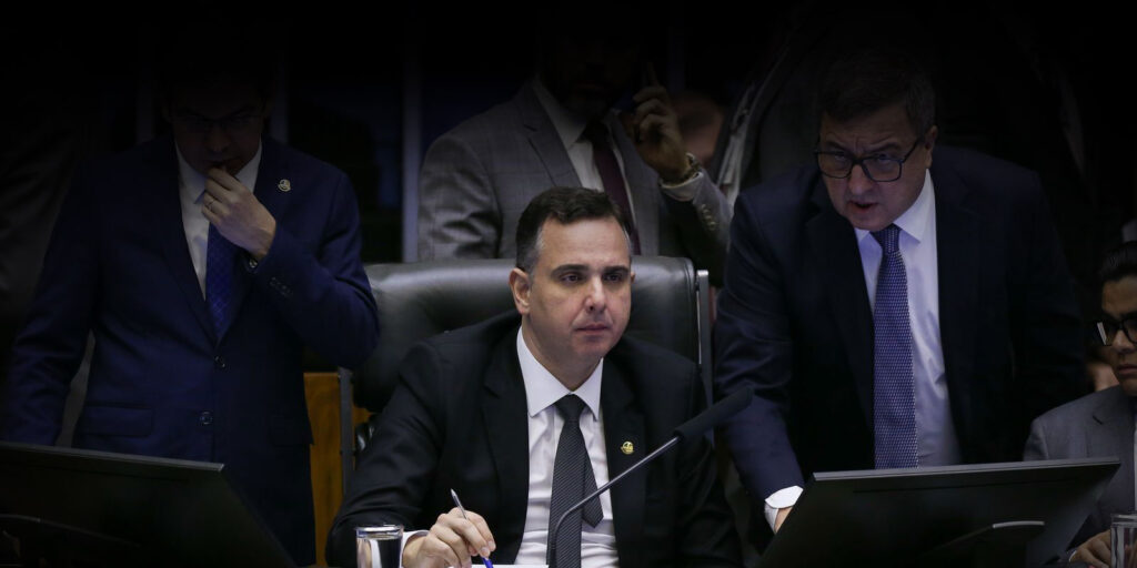 Congresso aprova texto que estabelece regras para Orçamento com calendário para liberação de emendas