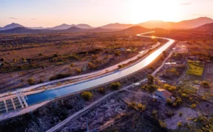 O Trecho V do Canal do Sertão Alagoano vai se estender do Km 123,4 ao Km 150, abastecendo milhares de famílias residentes nos municípios de São José da Tapera, Monteirópolis e Olho D’Água das Flores - Foto: Paulo Soares/Agência Alagoas. Fonte: Tribuna Hoje