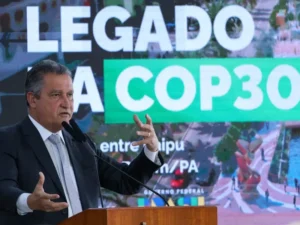 O ministro chefe da Casa Civil, Rui Costa, durante solenidade de assinatura de convênios para realização da COP30 em Belém entre a Itaipu Binacional, Governo do Pará e Prefeitura de Belém - Fabio Rodrigues-Pozzebom/ Agência Brasil. Fonte: Brasil de Fato