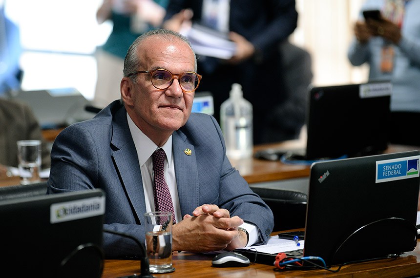 Dueire, autor do projeto para desconto na renovação da CNH: hoje os habilitados pagam o mesmo valor por prazos diferentes de validade, o que fere a Constituição. Pedro França/Agência Senado Fonte: Agência Senado