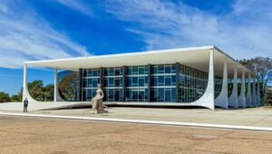 STF decidiu que entes podem alterar ordem de procedimentos em licitação. (Imagem: Freepik). Fonte: Mgalhas
