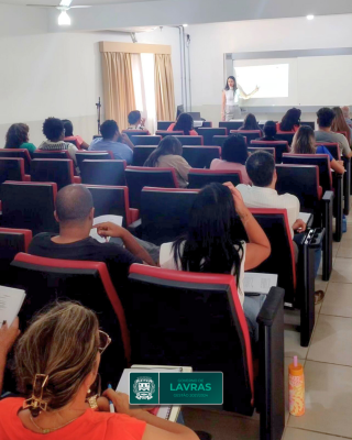 A capacitação dos servidores da prefeitura de Lavras em uma oficina sobre a elaboração do termo de referência foi uma iniciativa essencial para atualizar e aprimorar os conhecimentos. Fonte: Prefeituras e Lavras
