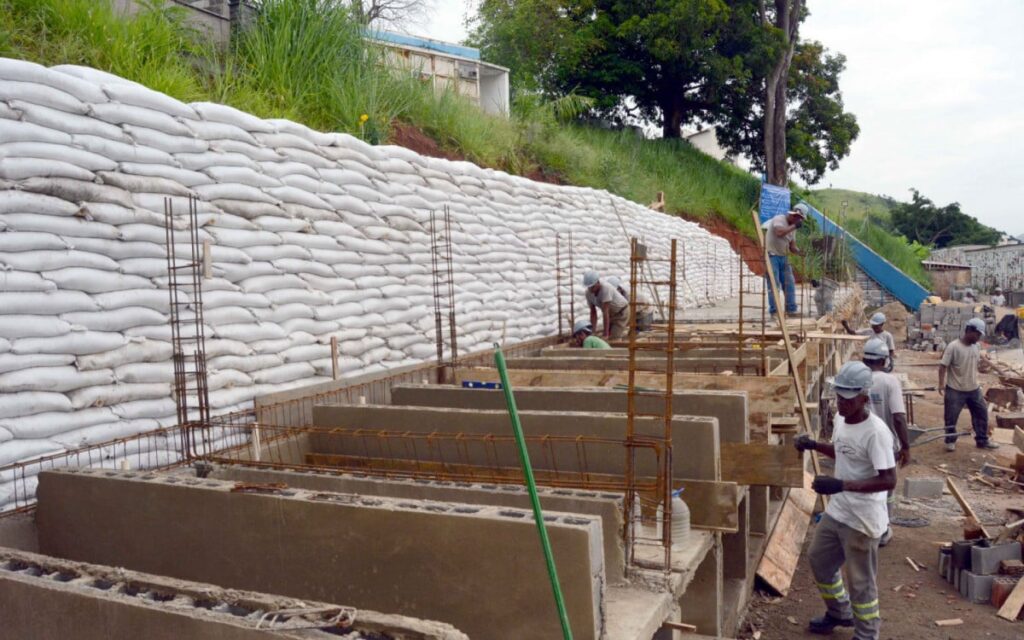 Cemitério Municipal está recebendo a ampliação de 190 lóculos (gavetas) e reforma do centro administrativo Chico de Assis/CCS PMBM. Fonte: Barra Mansa