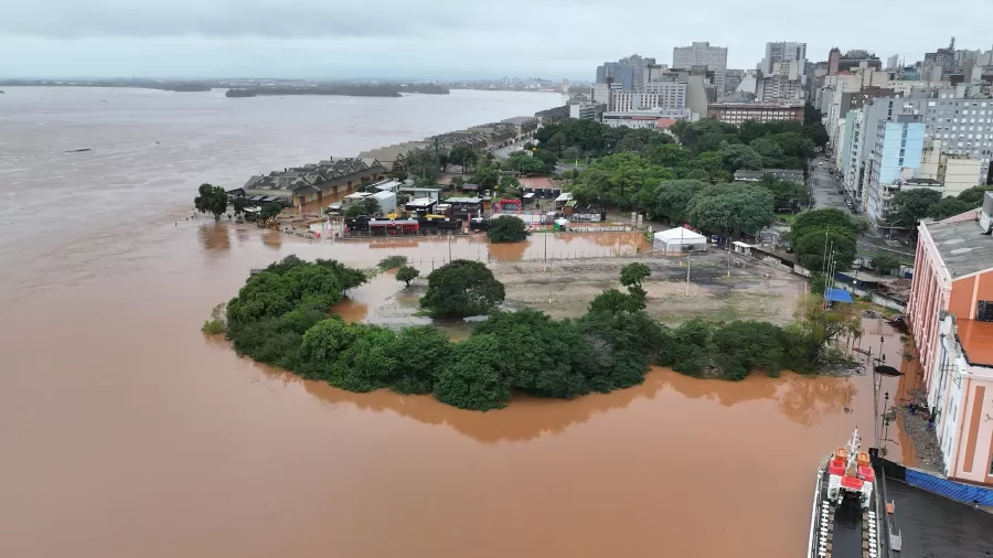 Rio Guaíba transbordou em Porto Alegre, no Rio Grande do Sul Imagem: Miguel Noronha/Enquadrar/Estadão Conteúdo. Fonte: Portal UOL
