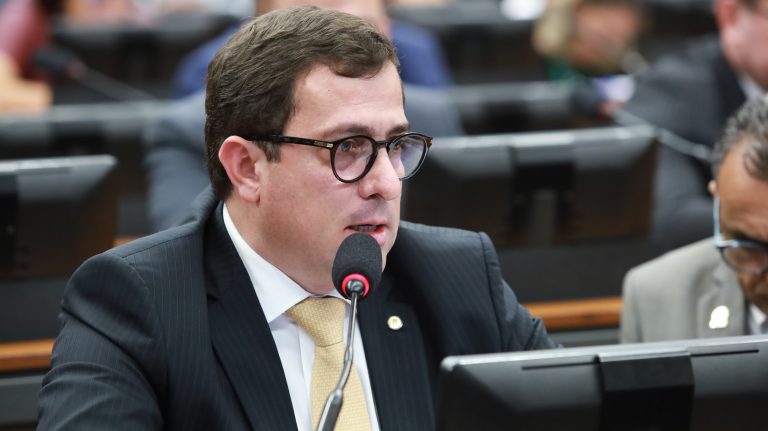 Gervásio Maia: pagamento aos veículos noticiosos é uma ação necessária. Mario Agra / Câmara dos Deputados Fonte: Agência Câmara de Notícias