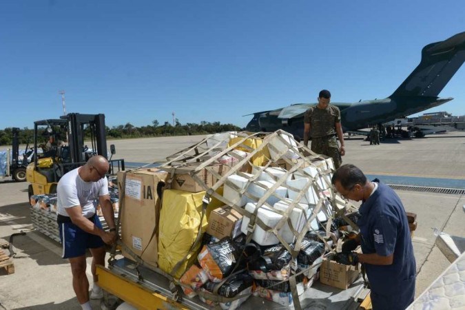 Credito: Ed Alves/CB/DA.Press. Cidades. Doações para Rio Grande do Sul. Base Aerea. Avião da Fab. - (crédito: Ed Alves/CB/DA.Press). Fonte: Correrio Braziliense