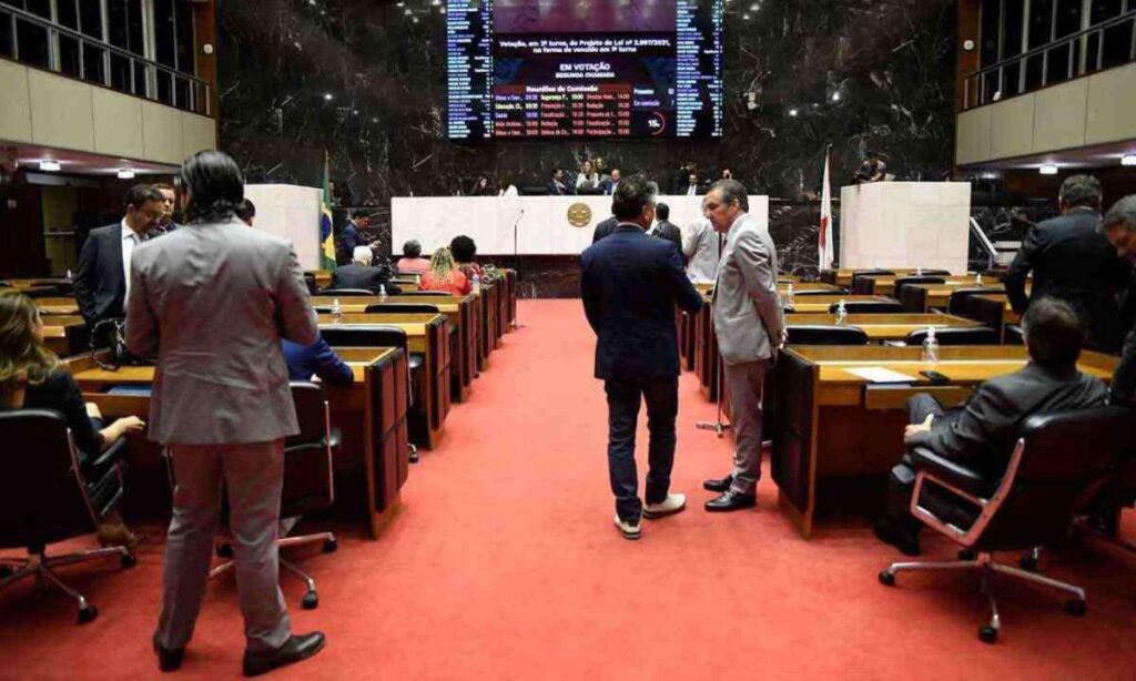 Plenário da Assembleia: projeto de reajuste dos servidores mineiros já está pronta para análise dos deputados estaduais. Crédito: GUILHERME DARDANHAN/ALMG Fonte: Estado De Minas