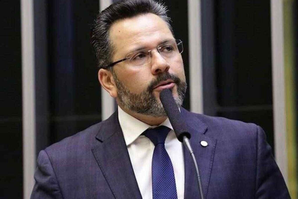 O senador Alan Rick relatou o projeto da senadora Professora Dorinha Seabra, elaborado quando ela era deputada. Fonte: Agência Senado