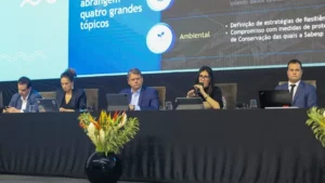 Reunião do Conselho Deliberativo da Urae-1 que aprovou contrato com Sabesp privatizada. Ao centro, o governador de São Paulo, Tarcísio de Freitas Imagem: 20.mai.2024-Marcelo S. Camargo / Governo do Estado de SP. Fonte: Portal UOL