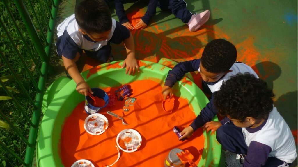 Centro Espírita é responsável pelas creches Mãe Luiza (foto), no Educandário Eurípedes, e Gustavo Marcondes, em Sousas: 'a empresa faz um serviço extremamente relevante ao ser a principal geradora de renda desses projetos sociais e educacionais realizados aqui. O carinho por Campinas, e fazer o bem ao próximo, é o que nos move', avaliou o presidente Paulo Edson Figueiredo Pontes sobre o trabalho social mantido com o suporte da Panificadora Bambini (Divulgação Bambini). Fonte: Correio Popular