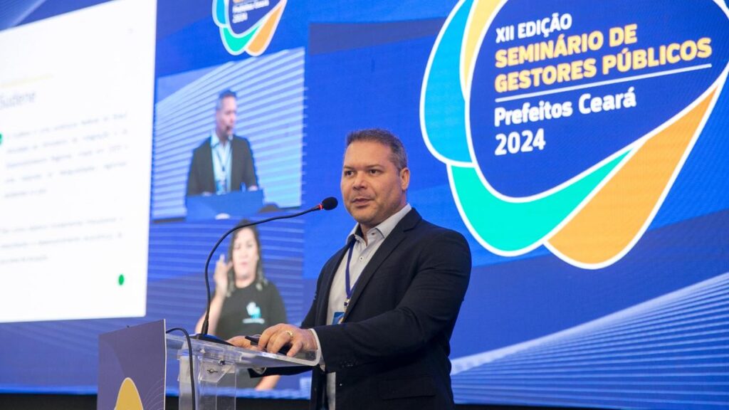 Legenda: Heitor Freite destacou ações realizadas pela Sudene em palestra no Seminário de Gestores Públicos Foto: Kid Júnior. Fonte: Diário do Nordeste