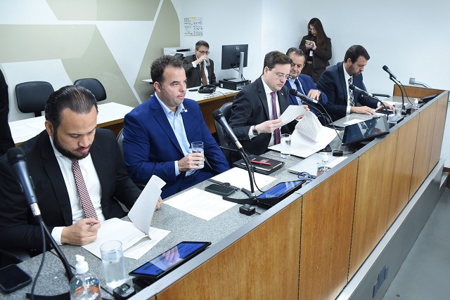 Recursos para a rede ferroviária mineira também foram tema da prestação de contas do secretário. Foto: Guilherme Bergamini. Fonte: Assembleia Legislativa de Minas Gerais