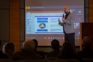 Pesquisas em Eletrônica Orgânica recebem R$ 2,1 milhões em investimentos do Governo Foto: SETI-PR. Fonte: Governo do Estado Paraná
