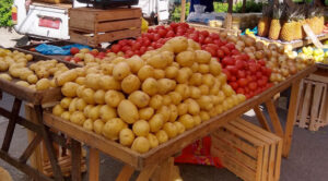 Aumentos da batata inglesa, do leite longa vida, do arroz e do tomate puxaram alta do grupo Alimentação e Bebidas - Foto: Helena Pontes. Fonte: Agência IBGE