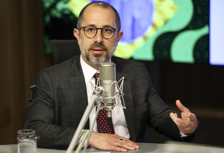 Vinicius Carvalho informou que foram realizadas mais de 56 operações com a Polícia Federal desde o ano passado, com um impacto de R$ 400 milhões de economia de recursos públicos. Marcelo Camargo/Agência Brasil. Fonte: Agência Gov
