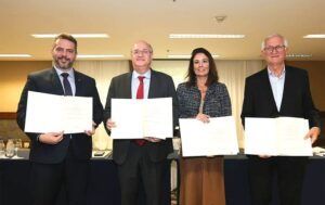 Paulo Lopes (Caixa), Ilan Goldfajn (BID), Helena Tenorio (BNDES) e José Ricardo Sasseron (BB). Fonte: Agência Gov