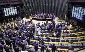 Deputados aprovaram o projeto na sessão do Plenário. Mário Agra/Câmara dos Deputados Fonte: Agência Câmara de Notícias