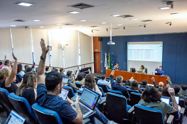 A política estabelece medidas abrangentes, e uma comissão permanente vai propor alterações e atualizações sempre que necessário. Foto: Luis Gustavo Prado/Secom UnB. Fonte: UnB Notícias